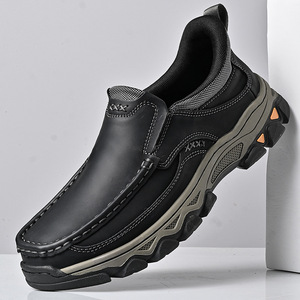 Mocassins rétro pour hommes en cuir PU, à enfiler, semelle en caoutchouc, doublure en peluche, motif uni, broderie logo, chaussures décontractées tendance - Product Image 3