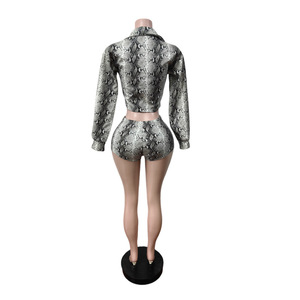 Nuovo Set da <span class=keywords><strong>Donna</strong></span> 2026 Stile Punk Y2K, 2 Pezzi con Motivo <span class=keywords><strong>Pelle</strong></span> di Serpente, Giacca Corta in <span class=keywords><strong>Pelle</strong></span> PU Elasticizzata + <span class=keywords><strong>Pantaloncini</strong></span> Sexy - Product Image 3