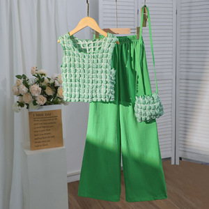 Conjunto de dos piezas con estampado geométrico para niñas grandes: top sin mangas, pantalones largos y bolso cruzado - Product Image 4