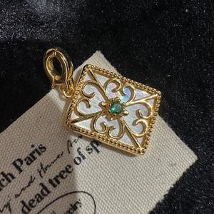 Colgante de Plata Pura S925 Vintage con Diseño de Concha, Joyería Ligera con Flores Talladas, Colgante Simple, Moderno y Personalizado - Product Image 5