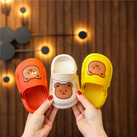 Sandales d'été antidérapantes mignonnes pour bébés filles, chaussures souples pour tout-petits, sabots à motif d'ours de dessin animé, pantoufles pour bébés, chaussures pour enfants