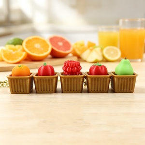 Ensemble de porte-clés fruits imprimés en 3D : orange, pomme, framboise, tomate, poire, petit panier marron, styles variés, unisexe - Product Image 1