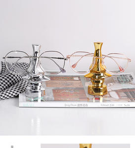 ที่วางแว่นตาเรซิ่นสีทองแบบพิเศษสำหรับร้า<span class=keywords><strong>น</strong></span>แว่นตา รูปปั้<span class=keywords><strong>น</strong></span> ของตกแต่ง งา<span class=keywords><strong>น</strong></span>ฝีมือ ของประดับตกแต่งโต๊ะทำงาน - Product Image 1