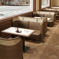 Meubles de restauration sur mesure en bois massif et rotin tressé, tables et chaises de restaurant, banquettes de salle à manger en gros pour café