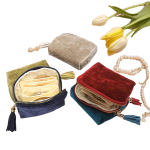 Bolsa de Almacenamiento de Joyas Portátil de Terciopelo Pequeña de Lujo Moderno de Alta Calidad con Cierre de Cremallera para Anillos, Collares y Embalaje de Joyería - Product Image 3