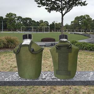 Gourde tactique légère d'extérieur professionnelle pour le camping, système d'hydratation de terrain multifonctionnel en aluminium pour la randonnée - Product Image 2