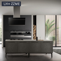 Ensemble de meubles de cuisine modernes en marbre avec îlot central et évier, durable pour cuisine résidentielle avec îlot pour appartement