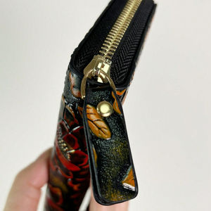 <span class=keywords><strong>Sac</strong></span> <span class=keywords><strong>à</strong></span> <span class=keywords><strong>main</strong></span> rétro européen <span class=keywords><strong>et</strong></span> américain <span class=keywords><strong>à</strong></span> fleurs en relief avec motif python multicolore pour femmes d'âge moyen - Product Image 2