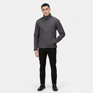 Vestes softshell imperméables à capuche de haute qualité pour hommes Finer Threads avec logo sur le devant - Mode décontractée pour l'extérieur en provenance du Pakistan - Product Image 1