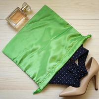 Sac de rangement en satin vert promotionnel, sac de shopping, logo personnalisé imprimé, sac de rangement pour sèche-cheveux, chaussures, kit anti-gueule de bois, sac en satin de soie
