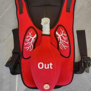 Gilet de sauvetage portable rouge pour la formation en Heimlich et la réanimation en cas d'étouffement, dispositif d'entraînement pour adultes en cas d'infarctus et de RCP, pour la pratique et l'enseignement en situation d'urgence - Product Image 1