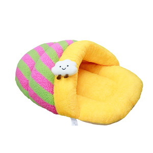 Cama ovalada para mascotas con cama de felpa tipo nube, suave y cálida, de algodón a rayas, para perros pequeños, para uso en interiores. - Product Image 1