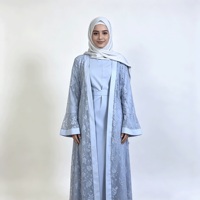 Ensemble Abaya en dentelle bleu clair pour femme, avec superposition florale, tenue modeste, vêtements musulmans islamiques, longueur au sol, couvrance intégrale