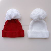 3pcs Big Pompom Knit Beanie Chunky Stitch Bonnet en coton pour nouveau-nés avec chaussettes assorties Heirloom Handmade Hat Toddler Headwear Set