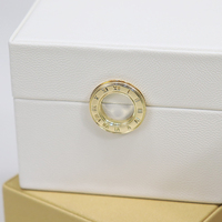 Boîte à bijoux rectangulaire simple en cuir PU, fabriquée à la main, de luxe, pour bagues, colliers, bracelets et accessoires