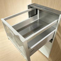 Meubles de cuisine d'extérieur modulaires modernes en acier inoxydable, aspect bois, plan de travail en pierre frittée bleu belge, barbecue encastré
