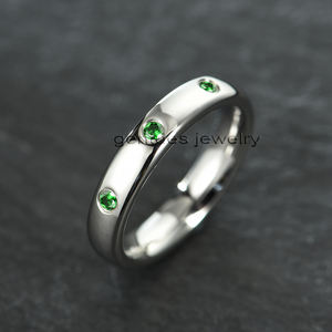 Gentdes ювелирные изделия 2025 новый стиль на заказ Серебряный полированный три зеленый драгоценный камень инкрустация из нержавеющей стали кольцо для женщин Пара обручальное кольцо - Product Image 5