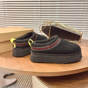 Bottes d'hiver Uggs de haute qualité, chaudes et confortables, en laine moelleuse, pantoufles plateforme antidérapantes, bottes à la cheville pour homme et femme - Product Image 6