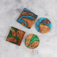 Planche à découper artisanale en bois et résine époxy, plateau à fromage en bois d'olivier et résine de rivière aigue-marine, sous-verres