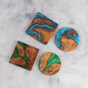 Tagliere Artigianale in Legno e Resina Epossidica, Vassoio per Formaggi in Legno d'Ulivo e Resina Effetto Fiume Acquamarina, Sottobicchieri - Product Image 2