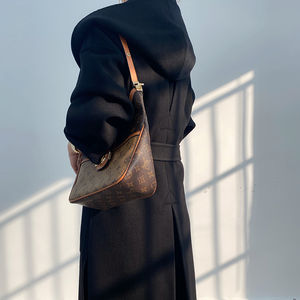 بيع بالجملة للبيع بالتجزئة معطف نسائي أنيق من الصوف تصميم بسيط دافئ بغطاء رأس لفصل الشتاء إغلاق حزام صوف عالي الجودة - Product Image 3