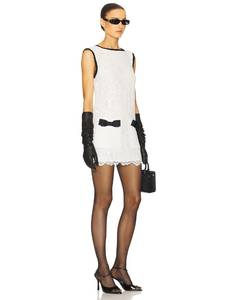 Robe mini en dentelle blanche sans manches pour femmes, respirante, design en A, col carré, coupe ajustée, dos nu sexy - Product Image 2