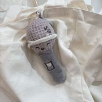 Pendentif microphone en peluche mignon de dessin animé avec visage souriant, rembourrage en polyester et coton PP, cadeau pour machine à griffes