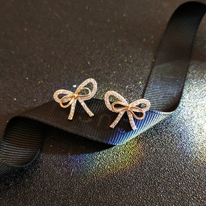 Orecchini a fiocco per donna, graziosi e dolci, accessori per l'orecchio da indossare tutti i giorni - Product Image 1