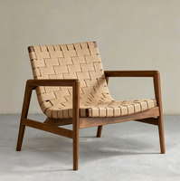 Fauteuil moderne en bois massif avec accents en cuir tressé pour salon, hôtel et villa