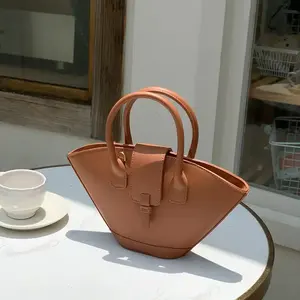 New Trend Design Advanced Handbag Pu Leather Decoration Large Capacity Tote Bag Retro Style Bucket Bag For Women