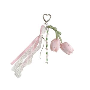 Porte-clés Fleur de Tulipe Faite à la Main, Breloque de Sac Élégante en Tissu avec Pompon en Ruban de Dentelle Délicat et Fermoir Cœur - Product Image 6