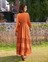 Robe bohème élégante à manches longues et à col en V avec taille smockée et dentelle, robe maxi décontractée orange brûlé pour femmes, 2026