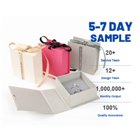 Boîtes cadeaux rigides personnalisées pour l'emballage de bijoux avec fermeture magnétique à ruban et insert en mousse