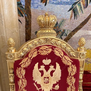 Poltrona Antica in Legno Massello Dorato Stile Rococò Europeo per Sala Riunioni / Soggiorno di Palazzo - Product Image 4