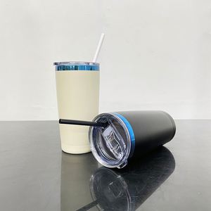Gobelet personnalisé avec logo, 20 oz, bleu plaqué, blanc et noir, avec couvercles coulissants, pour boissons froides, gravure au laser - Product Image 1