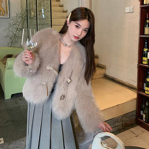 Giacche in <span class=keywords><strong>Pelliccia</strong></span> Corta con Scollo a V in Colori Pastello, Elegante <span class=keywords><strong>Cappotto</strong></span> in <span class=keywords><strong>Pelliccia</strong></span> di Volpe per <span class=keywords><strong>Donna</strong></span> Invernale - Product Image 3