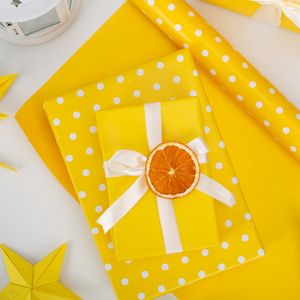 Papel de Regalo Amarillo con Puntos, Papel de Arte de Doble Cara para Envolver Regalos Navideños, Impresión Offset Ecológica, Uso Artesanal - Product Image 2