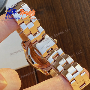 Cadran en diamant compact, exquis, luxueux et à la mode de qualité 5A avec une lumière dorée scintillante, montre à quartz pour femme - Product Image 5