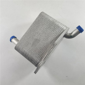 เครื่องทำความเย็นน้ำมันสำหรับรถแลนด์โรเวอร์รถจี๊ป LR001426 LR041422 8G9N6A642AA ระบายความร้อนด้วยน้ำขนาดแกน10x8x6 - Product Image 3