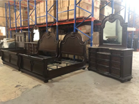 Ensemble de chambre à coucher de style européen royal français italien élégant et luxueux, taille king, fonction massage, meubles en bois massif sculpté et en cuir
