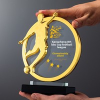 Nouveau trophée de football en cristal et métal gravé sur mesure, fabriqué en Chine, pour les joueurs d'attaque créatifs et exceptionnels, compétition sportive