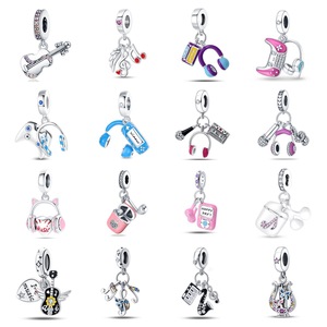 Breloque musicale en cuivre, perle émaillée, guitare, casque, note, microphone, bijoux pour bracelet, cadeau pour femme, amoureuse de la musique - Product Image 1