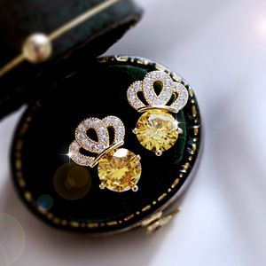 Orecchini a Perno con Corona Lucida per Donne, Stile Coreano Trendy, Accessori per Orecchie alla Moda, Regalo per Uso Quotidiano e Feste - Product Image 6