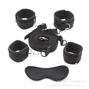 Venta directa de fábrica de correas de bondage eróticas alternativas para cama, bondage femenino con ataduras para manos y pies y antifaz. - Product Image 4