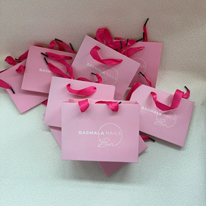 Piccolo lusso rosa patinato carta Kraft Tote nastro manico personalizzato commercio all'ingrosso regalo borsa di laminazione stampa di movimentazione - Product Image 4