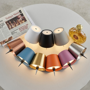 Luci <span class=keywords><strong>da</strong></span> <span class=keywords><strong>Tavolo</strong></span> di Lusso Ricaricabili a 3 Colori all'Ingrosso per Bottiglie di Vino, Ideali per Matrimoni, Feste, Bar e Ristoranti - Lampade per Bottiglie Wireless - Product Image 1