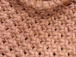 Sac bohème pour femme en macramé fait main, motif géométrique, fermeture éclair, bandoulière légère, marron, capacité jusqu'à 1L - Product Image 5