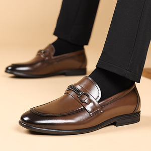 Mocassins en cuir pour hommes, bout rond, à enfiler, semelle en caoutchouc, avec boucle décorative, confortables, chaussures décontractées de printemps - Product Image 2