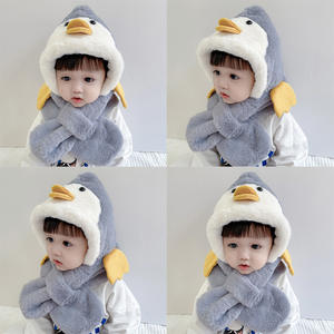 قبعة شتوية سميكة دافئة مع وشاح على شكل بطريق لحماية الأذنين تصميم لطيف للأطفال مناسب للخارج وركوب الدراجات والشاطئ مقاس واحد يناسب الأولاد والبنات - Product Image 2