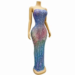 ชุดเดรสยาวถึงพื้นสำหรับงานปาร์ตี้ชุดราตรีชุดราตรีชุดราตรีเปิดไหล่ติดเพชรสีรุ้ง - Product Image 2